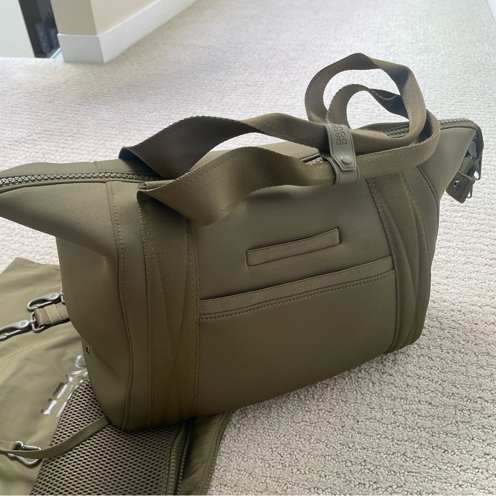 Danger Dover - Landon Neoprene Carryall Bag (Medium) Dark Moss Color - Picture 12 of 14